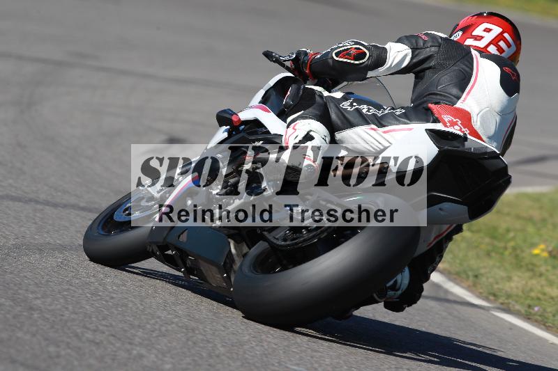 /Archiv-2022/08 17.04.2022 Speer Racing ADR/Gruppe rot/backside